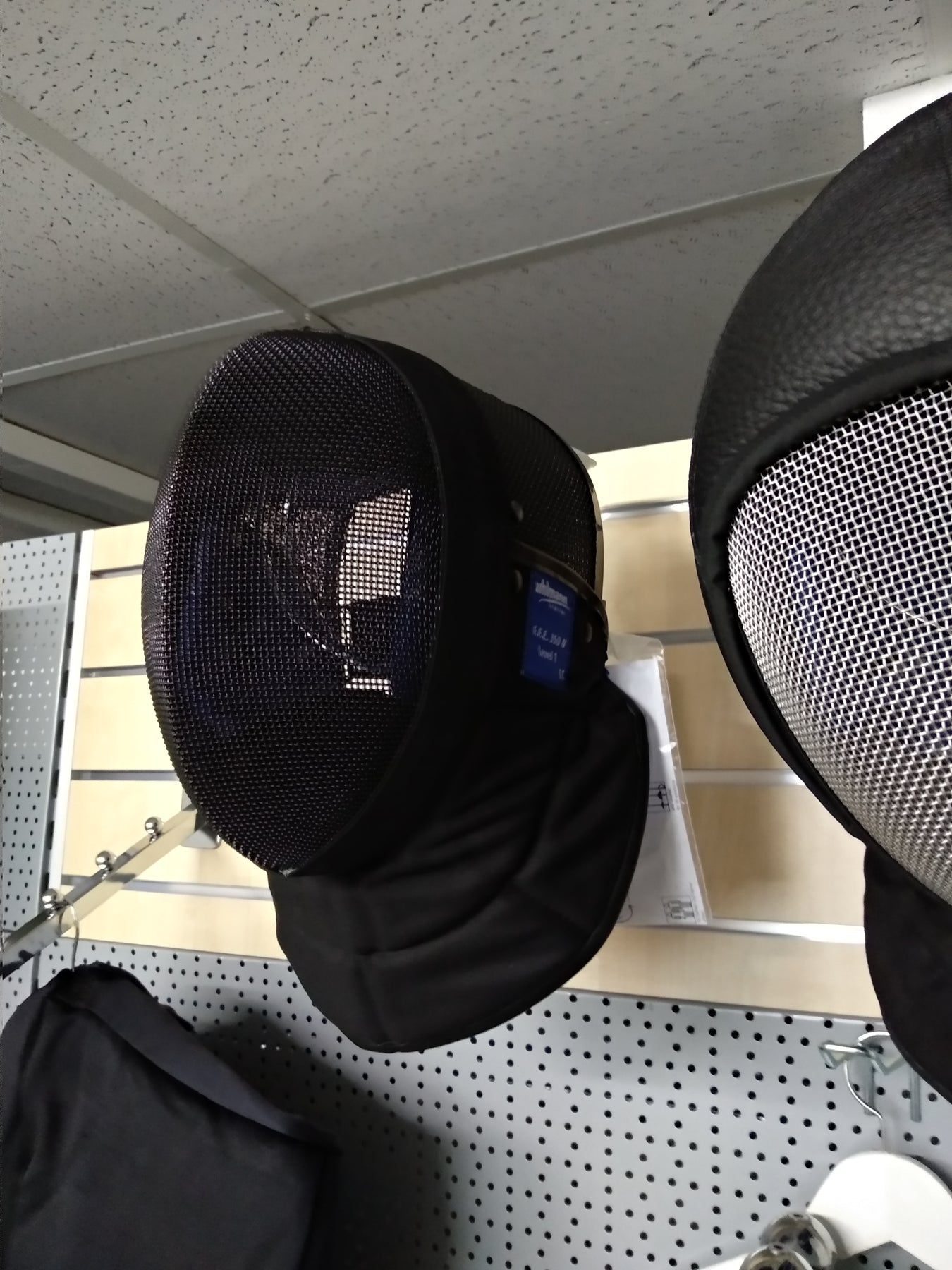 Fencing masks & accessories